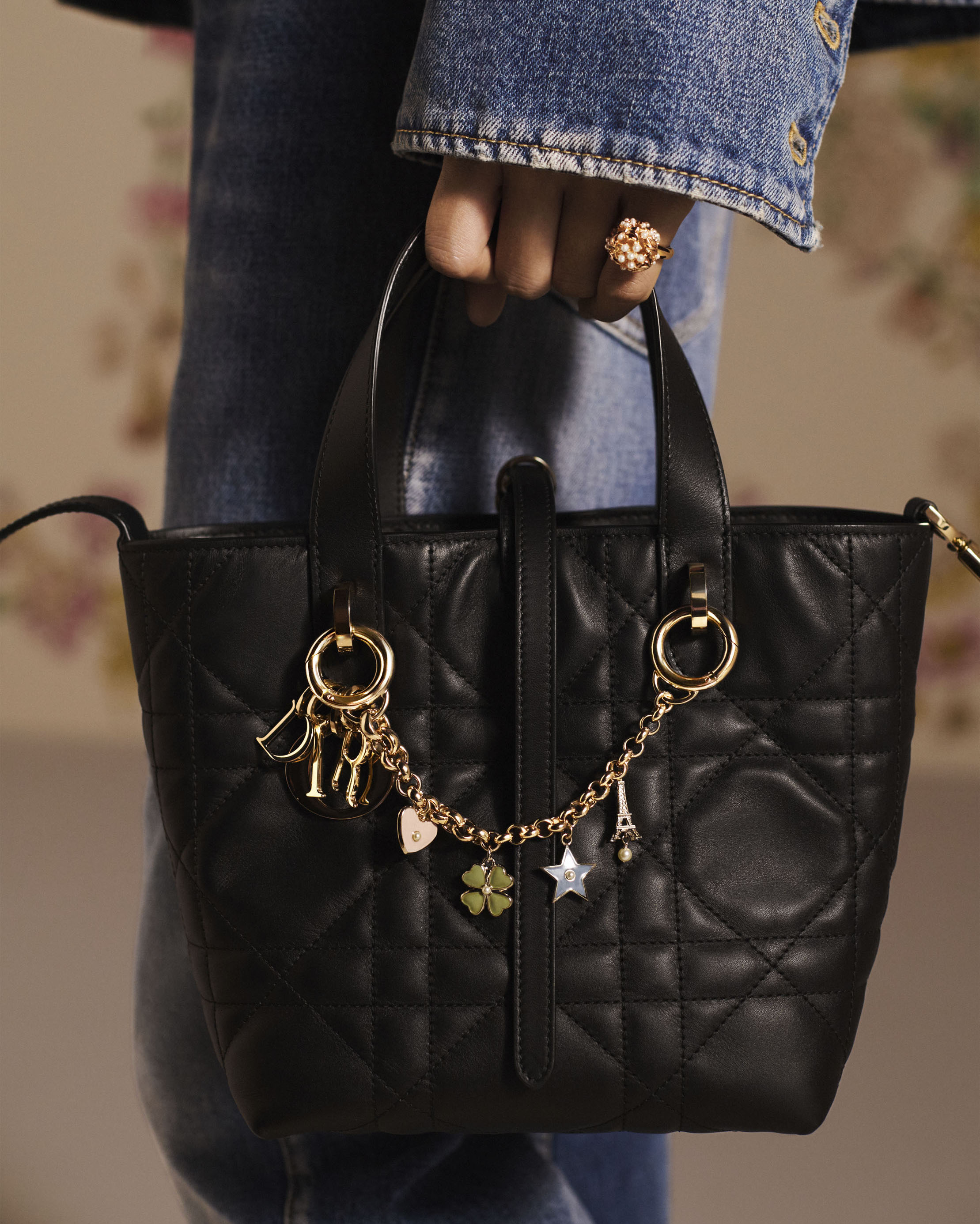 250306_WOMEN_AW25_S007_LUCKY_M305_1330_V2_CC_PRIO