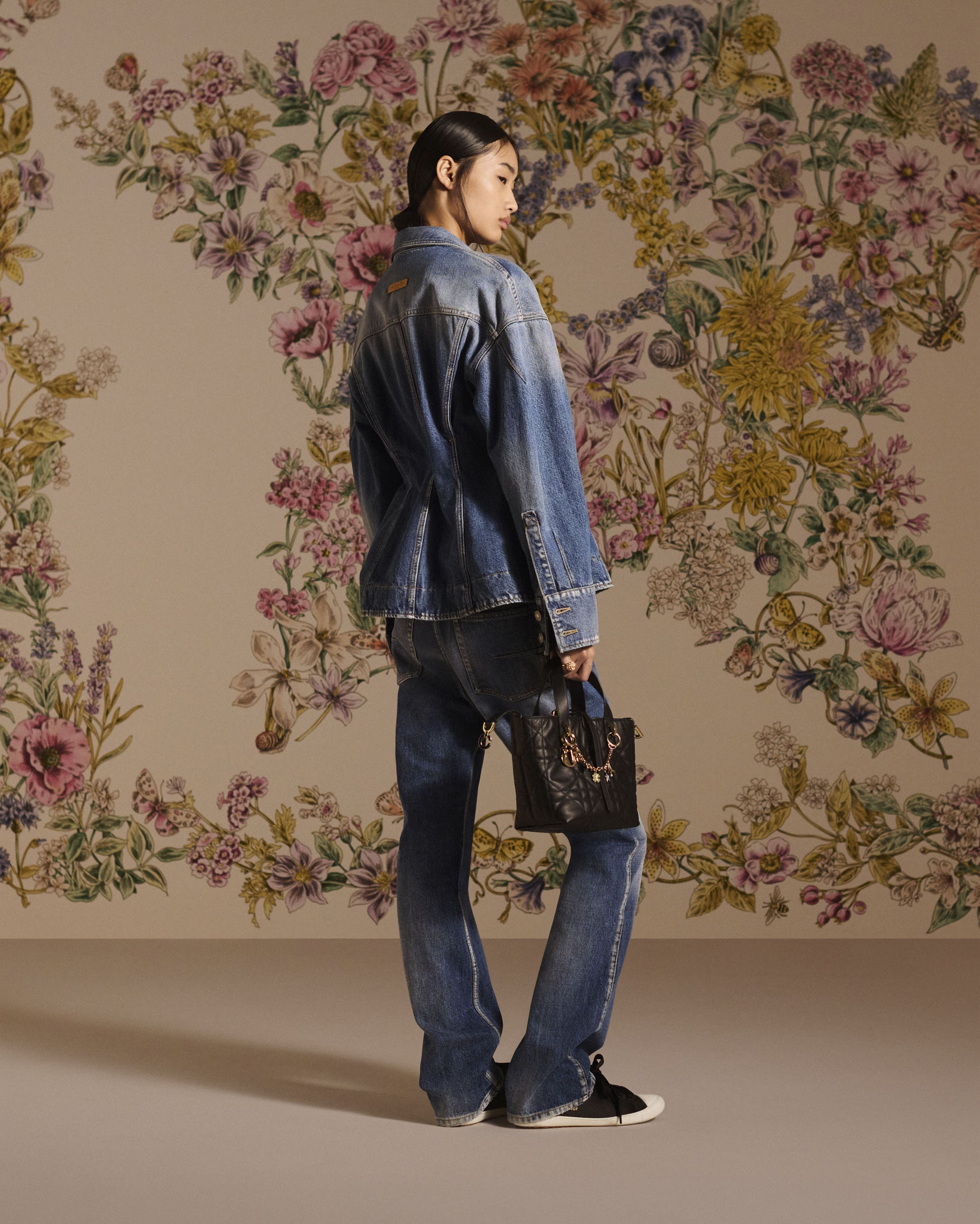 250306_WOMEN_AW25_S007_LUCKY_M305_1252_V2_CC_PRIO